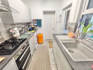 Kitchen- click for photo gallery